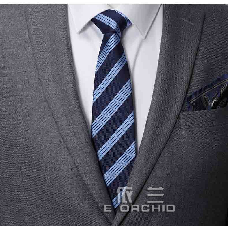 男士蓝色条纹领带系法效果图